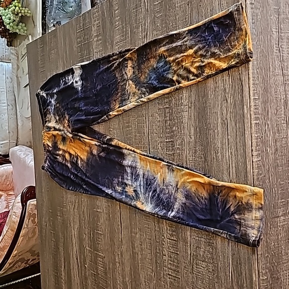 Tie dye shirt and matching long pants. - Picture 7 of 8